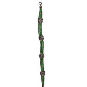 Pulsera Bohemio-Étnica de Hilos Múltiples – Cuentas Verdes con Detalles en Plata Oxidada – Brazalete Artesanal de la Amistad