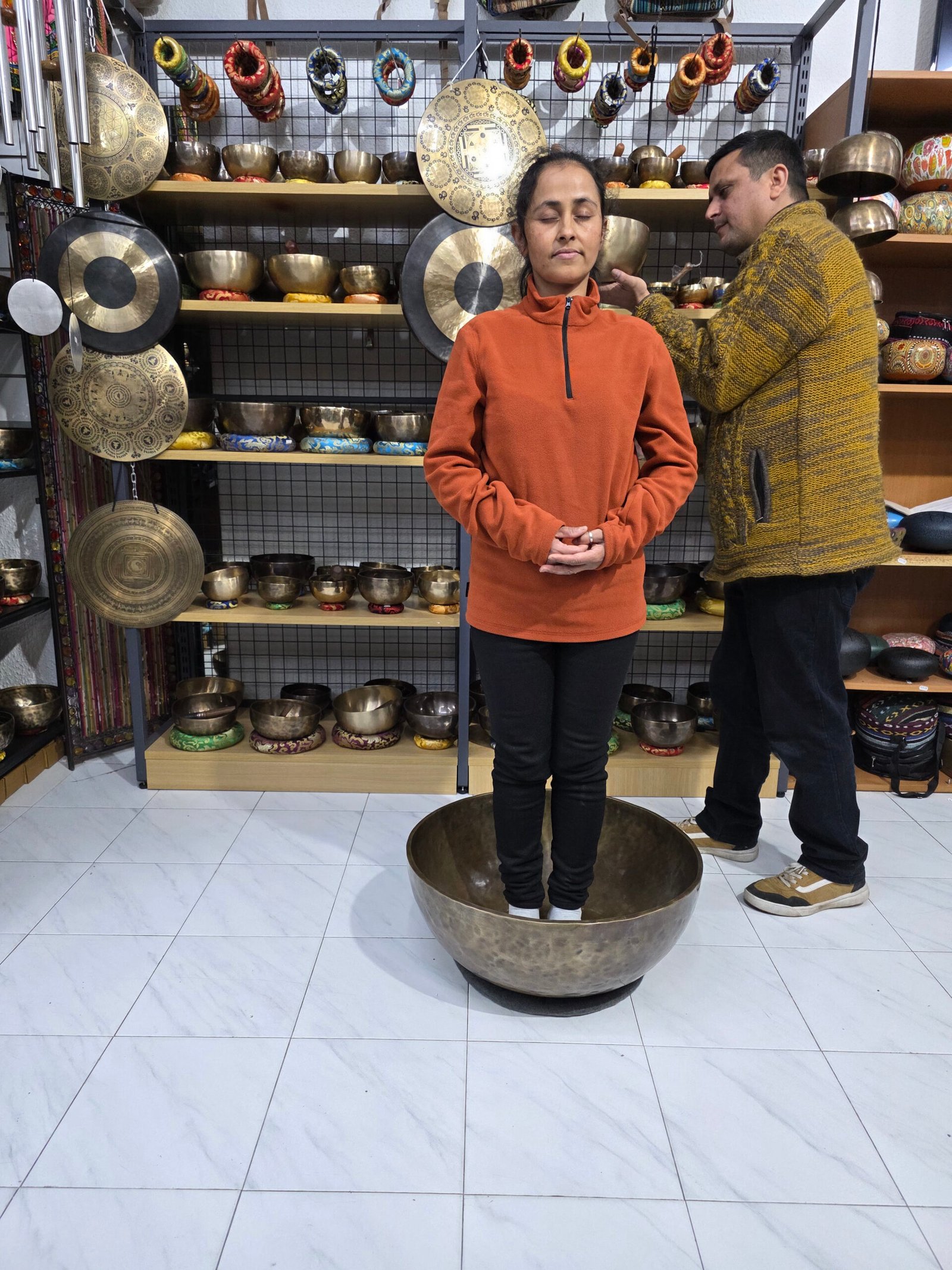 Cuenco Tibetano Himalayo de 15.80 kg – Cuenco de Meditación y Sanación con Sonido - Image 3